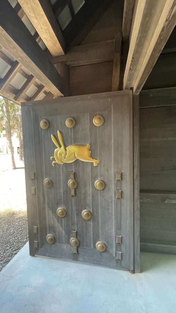 帯廣神社　金のうさぎ